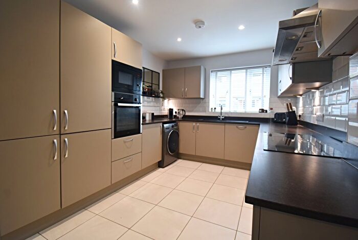 5 Bedroom Detached House For Sale In Daneshill Ct, Lychpit, Basingstoke, RG24