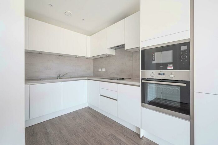 2 Bedroom Flat To Rent In Ridgeway Views, Mill Hill, NW7