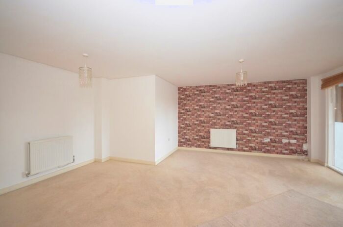 2 Bedroom Flat To Rent In Seren Park Gardens London, SE3