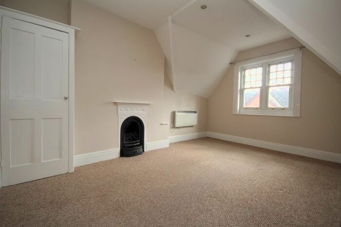 1 Bedroom Flat To Rent In High Street, Tonbridge, TN9