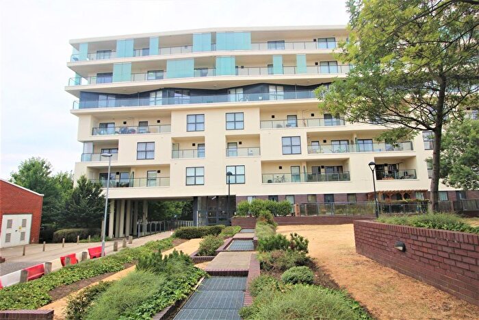 1 Bedroom Flat To Rent In Ravensbourne Court, Amias Drive, Edgware, Greater London, HA8