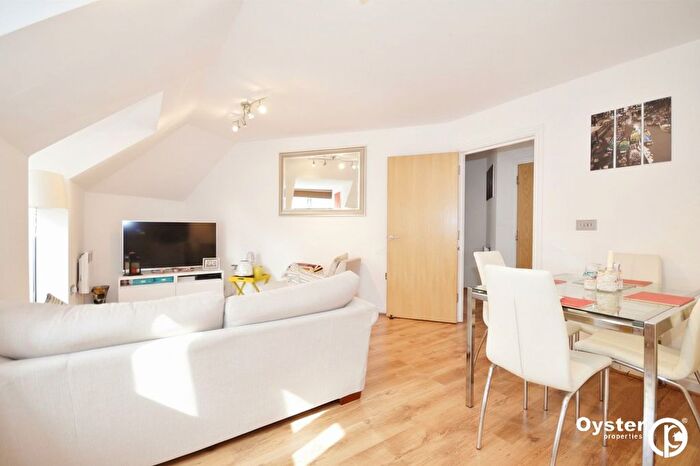1 Bedroom Flat To Rent In Constable Close, Gibson Court, N11