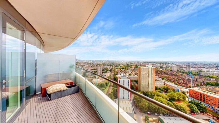 3 Bedroom Flat For Sale In Lombard Road, London, SW11