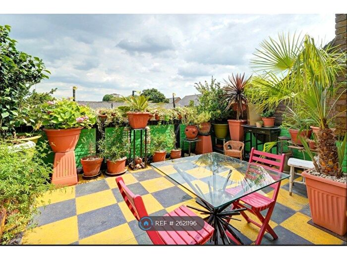 1 Bedroom Maisonette To Rent In Anna Close, London, E8