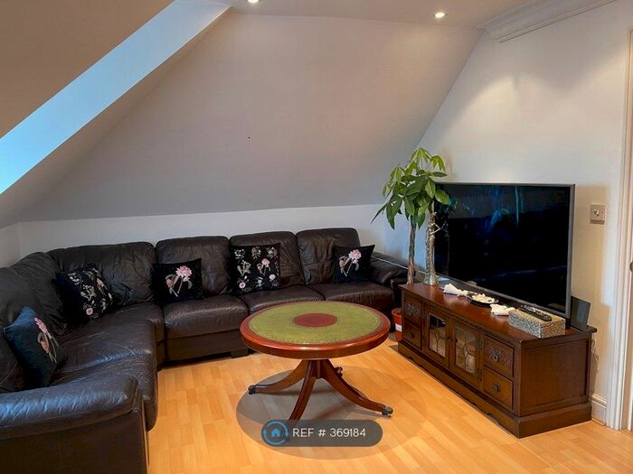 2 Bedroom Flat To Rent In Castle Gate, Reading, RG1