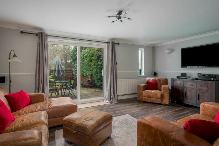 3 Bedroom Semi Detached House For Sale In Walbrook Avenue, Springfield, MK6