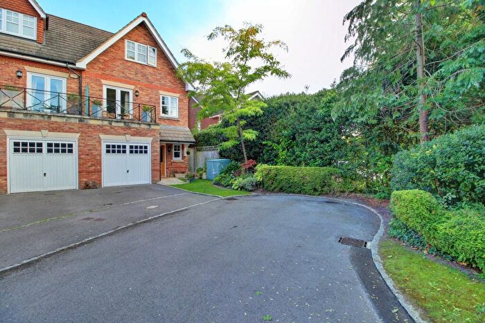 4 Bedroom Town House For Sale In Broomfield, Binfield, RG42
