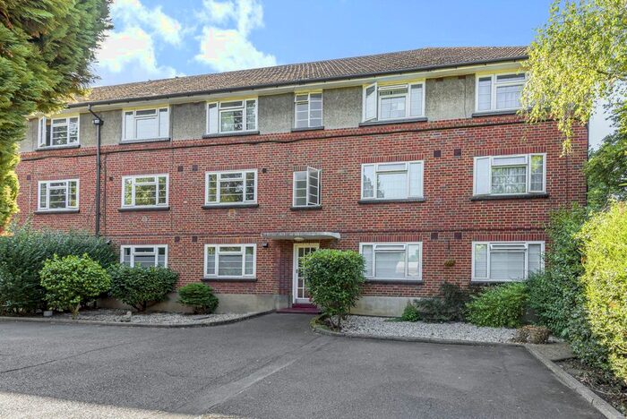 2 Bedroom Flat To Rent In Wilmer Crescent, Kingston Upon Thames, KT2