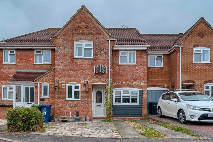 3 Bedroom Terraced House For Sale In Cloverfields, Gillingham, SP8
