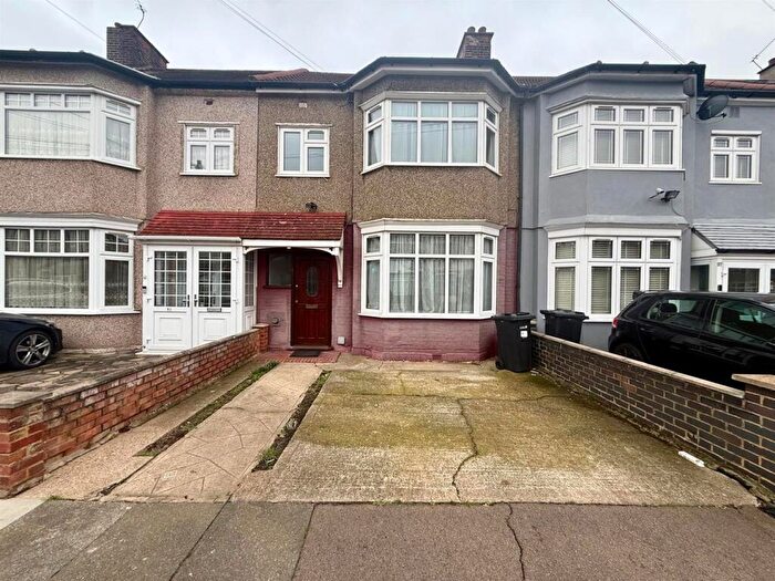4 Bedroom Terraced House To Rent In Roll Gardens, Ilford, IG2