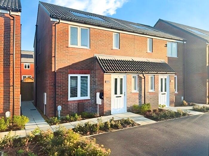 3 Bedroom Semi-Detached House To Rent In Great Copper Thorn, Stubbington, Fareham, Hampshire, PO14