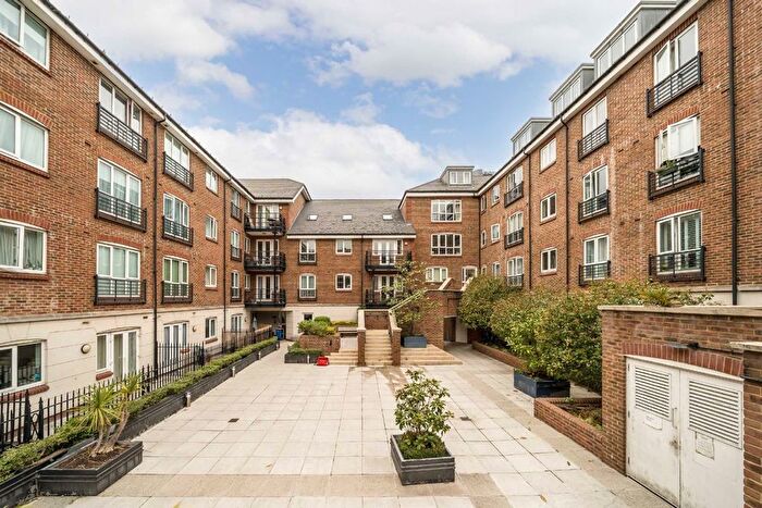 2 Bedroom Flat To Rent In High Street, Brentford, TW8