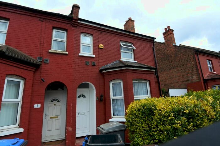 4 Bedroom Semi-Detached House To Rent In Woodheyes Road, Neasden, NW10