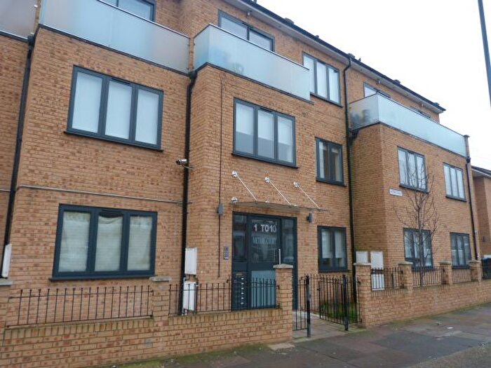 1 Bedroom Flat To Rent In Victory Court, Litchfield Gardens, Willesden, London, NW10