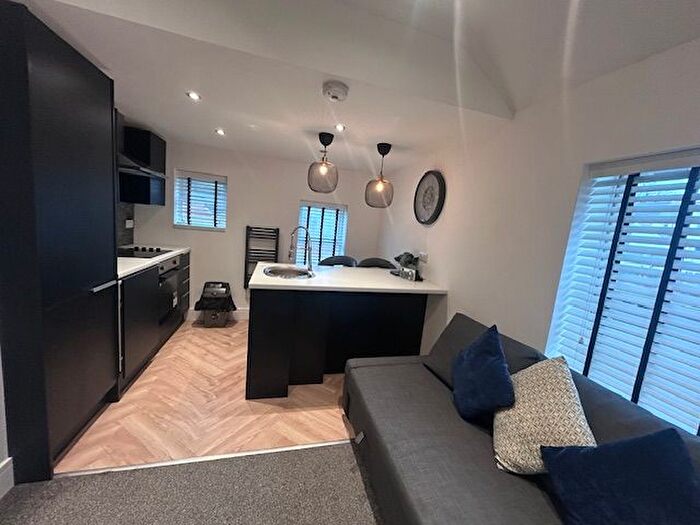 1 Bedroom Flat To Rent In Rawden Place, Cardiff, CF11