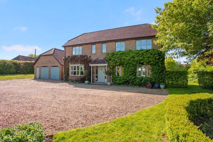 4 Bedroom Detached House For Sale In Dunsells Lane, Alresford, SO24