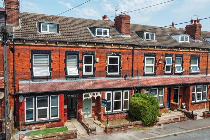 4 Bedroom Terraced House For Sale In Roman Place, Roundhay, Leeds, LS8