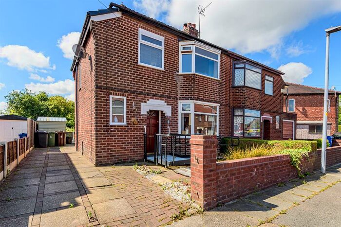 3 Bedroom Semi-Detached House For Sale In Green Avenue, Tyldesley, Manchester, M29