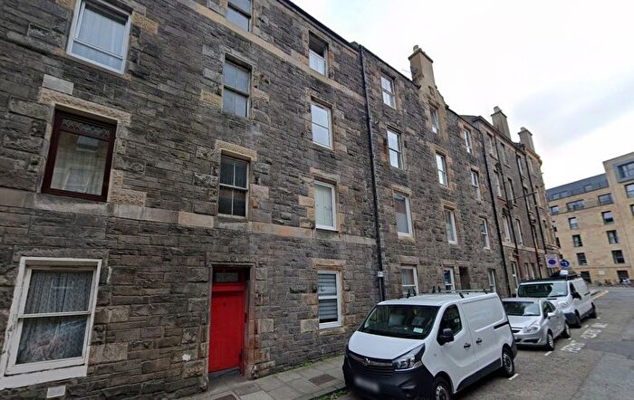 2 Bedroom Flat To Rent In Upper Grove Place, Fountainbridge, Edinburgh, EH3