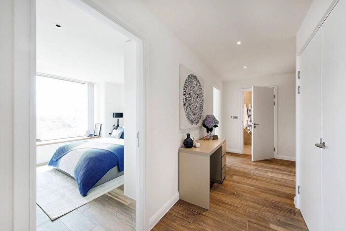 2 Bedroom Flat To Rent In Vantage Point, Archway, London, N19