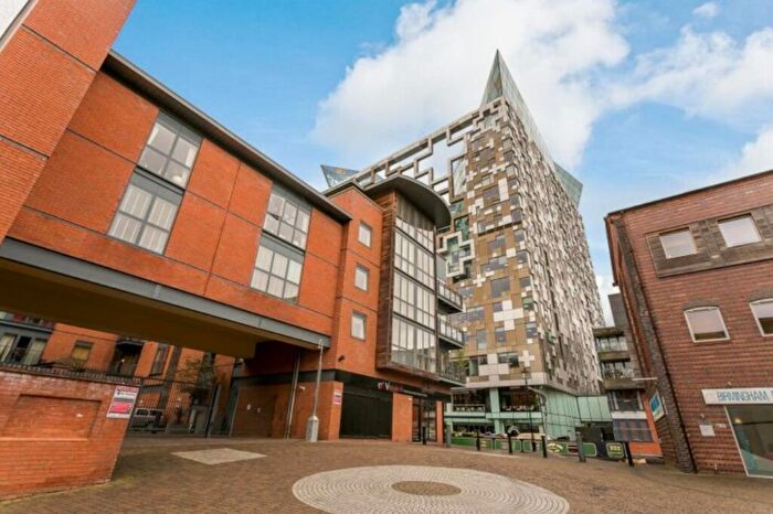 2 Bedroom Flat To Rent In Waterfront Walk, Birmingham, West Midlands, B1
