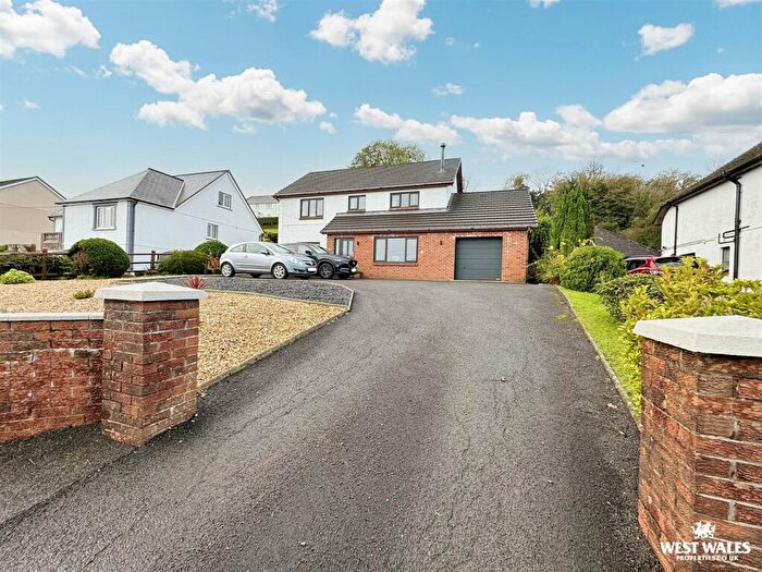 4 Bedroom Detached House For Sale In Bronwydd Arms, Carmarthen, SA33