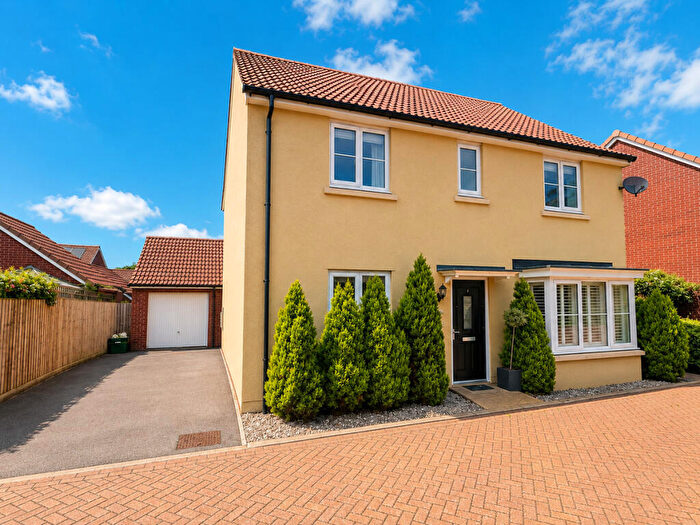 4 Bedroom Detached House For Sale In Meadow Brown Close, Thornbury, BS35