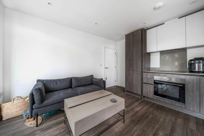 2 Bedroom Flat To Rent In Compass House, Stanmore, Stanmore, HA7