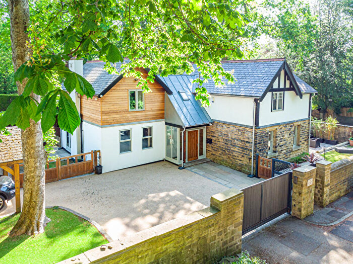 4 Bedroom Detached House For Sale In Wetherby Road, Leeds, LS8