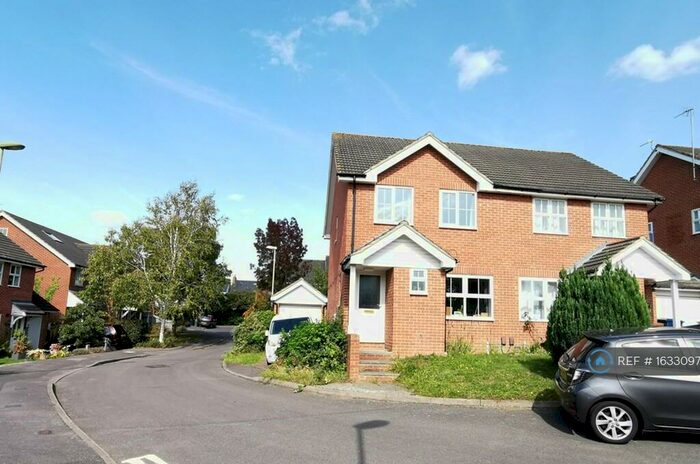 3 Bedroom Semi-Detached House To Rent In St. Christophers Place, Oxford, OX4