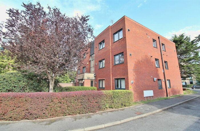 2 Bedroom Flat To Rent In Twickenham Road, Isleworth, TW7