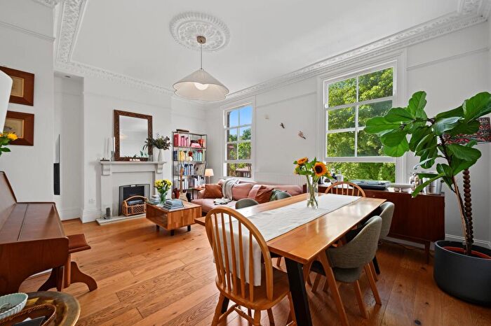 3 Bedroom Apartment To Rent In Tollington Park, London, N4