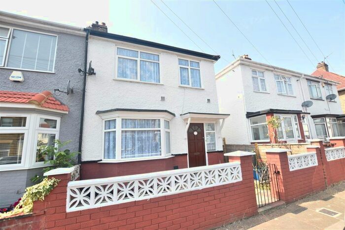 3 Bedroom Semi-Detached House To Rent In Rollit Crescent, Hounslow, TW3