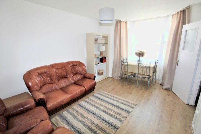 1 Bedroom Flat To Rent In B The Drive, Ilford, Essex, Ex, Uk, IG1