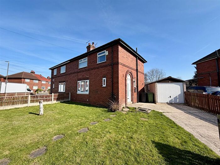 3 Bedroom Semi-Detached House For Sale In Oak Royd, Garforth, Leeds, LS25