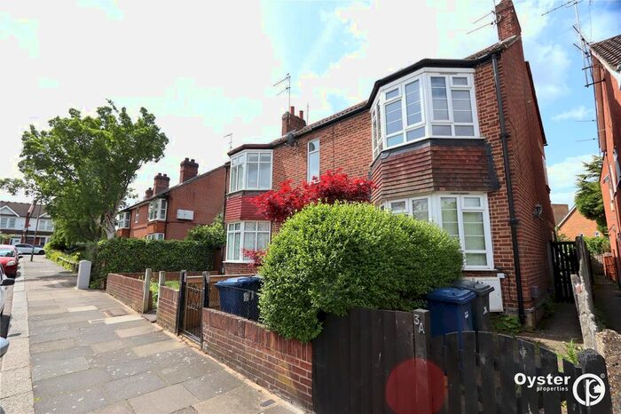 2 Bedroom Maisonette To Rent In Kennard Road, London, N11