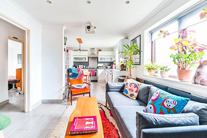 2 Bedroom Flat For Sale In Canonbury Crescent, Islington, London, N1
