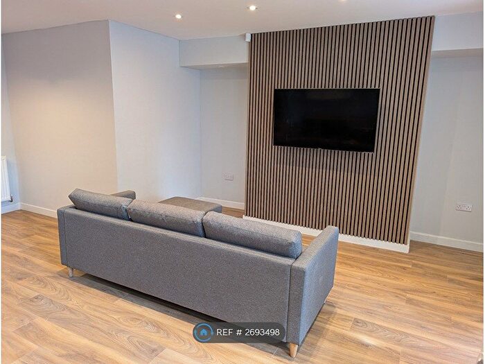 2 Bedroom Flat To Rent In Victoria Road, Leeds, LS6