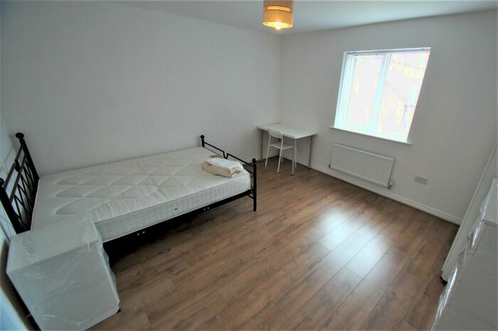 3 Bedroom End Of Terrace House To Rent In Signals Drive, Coventry, CV3