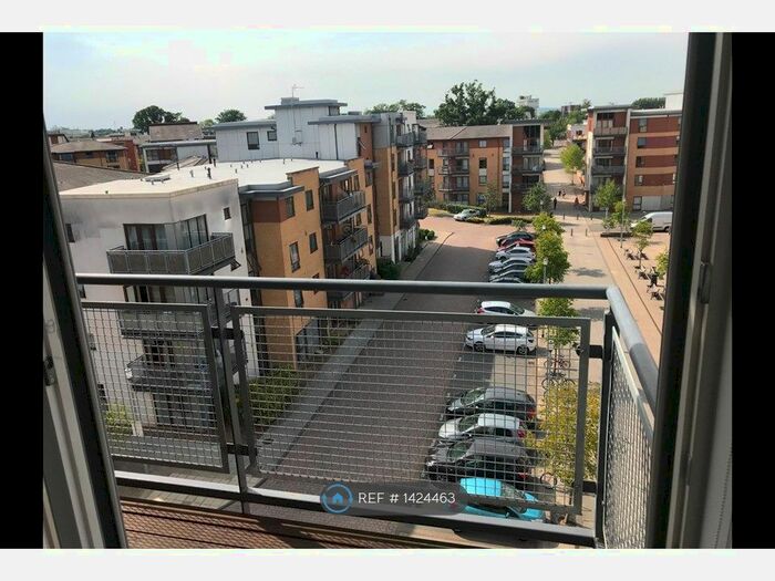 2 Bedroom Flat To Rent In Page Court, Crawley, RH10