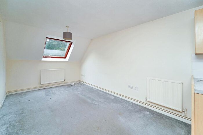 1 Bedroom Flat For Sale In Flat Atholl Court & Garage, Kingsway Gardens, Andover, SP10