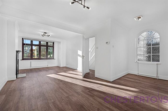 3 Bedroom Semi Detached House To Rent In Warland Road, Canary Wharf, SE18