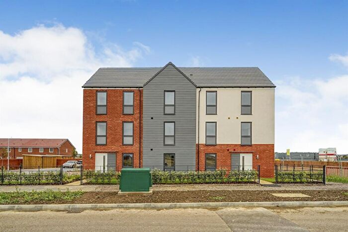 2 Bedroom Flat To Rent In Bedroom Property In Four Acre Drive, Houghton Conquest, MK45