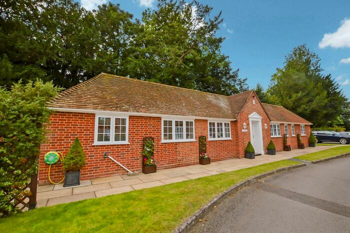 2 Bedroom Detached House To Rent In The Close, Salisbury, SP1