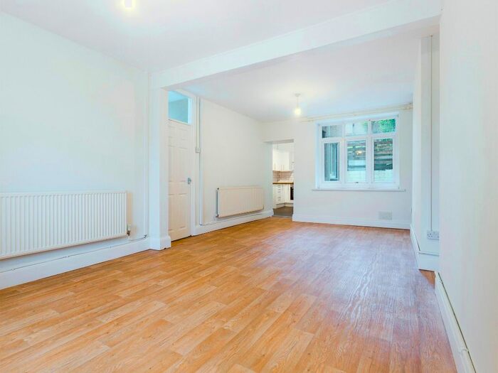 3 Bedroom Terraced House To Rent In Dinas Street, Swansea, SA6