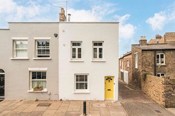 3 Bedroom Terraced House For Sale In King George Street, Greenwich, SE10