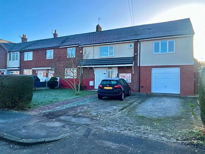 6 Bedroom Terraced House For Sale In Calve Croft Road, Manchester, M22