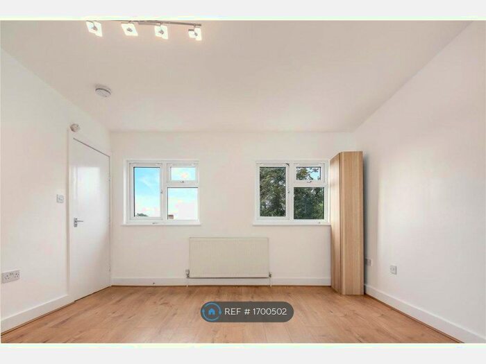 2 Bedroom Flat To Rent In Downs Road, London, E5