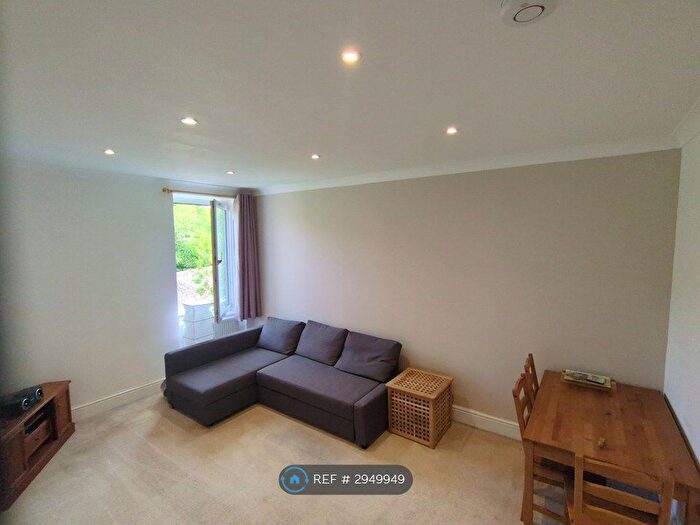 2 Bedroom Flat To Rent In Gorgie Road, Edinburgh, EH11