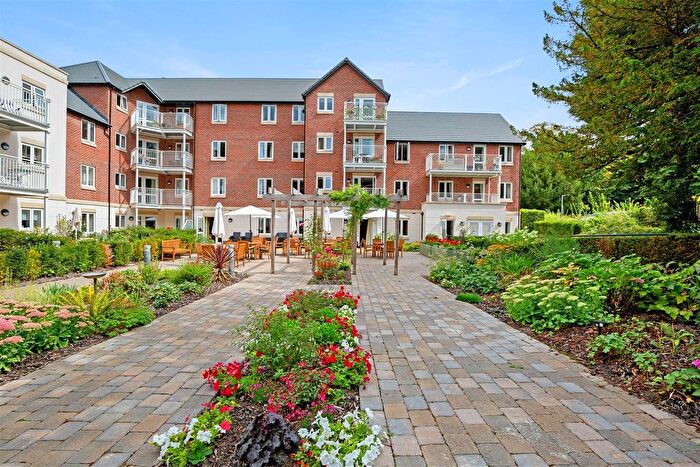 1 Bedroom Flat For Sale In Shackleton Place, Bath Road, Devizes, Wiltshire, SN10